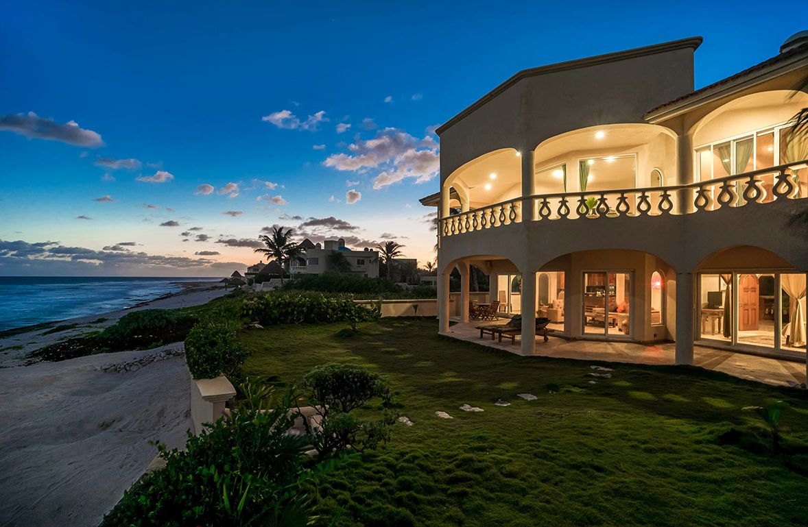 Luxurious Beachfront Villa